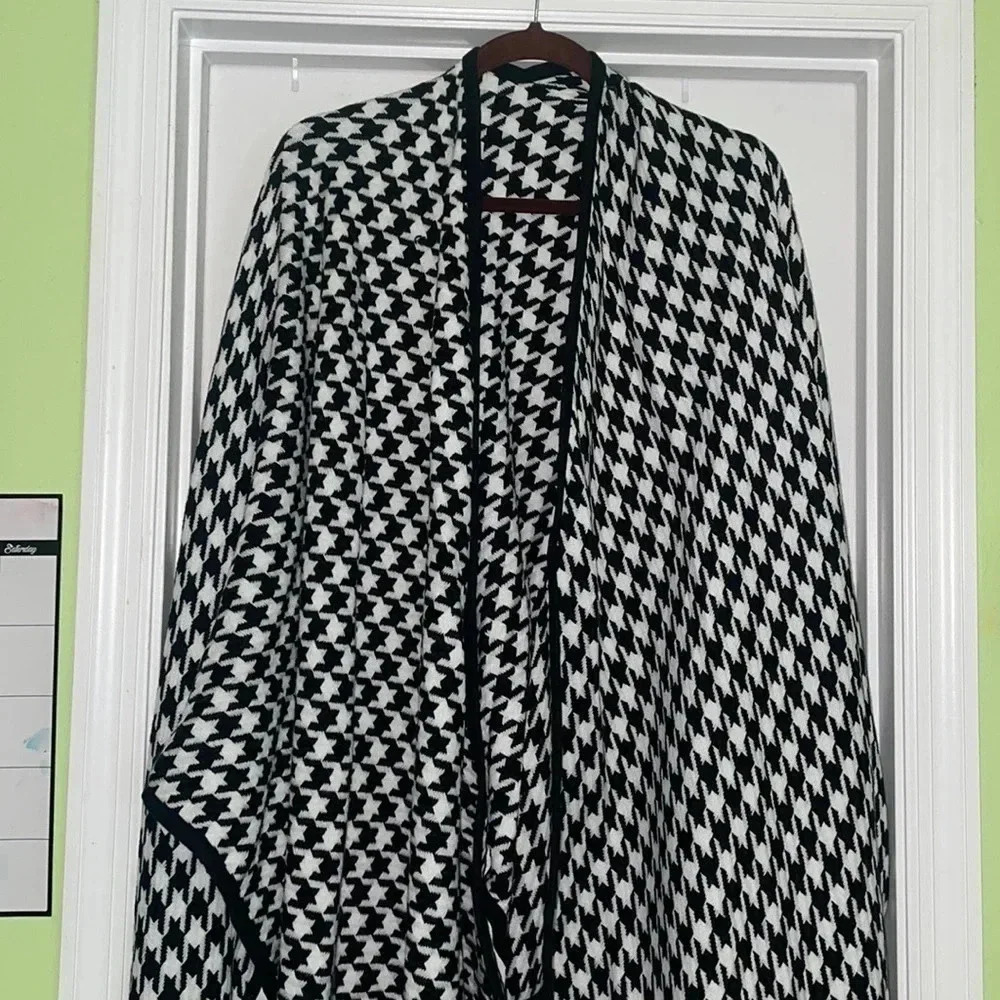 New black and white wrap